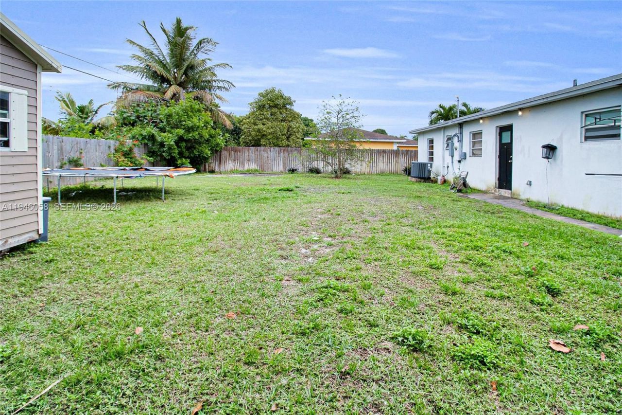 911 NW 142nd St, Miami, FL 33168 Photo