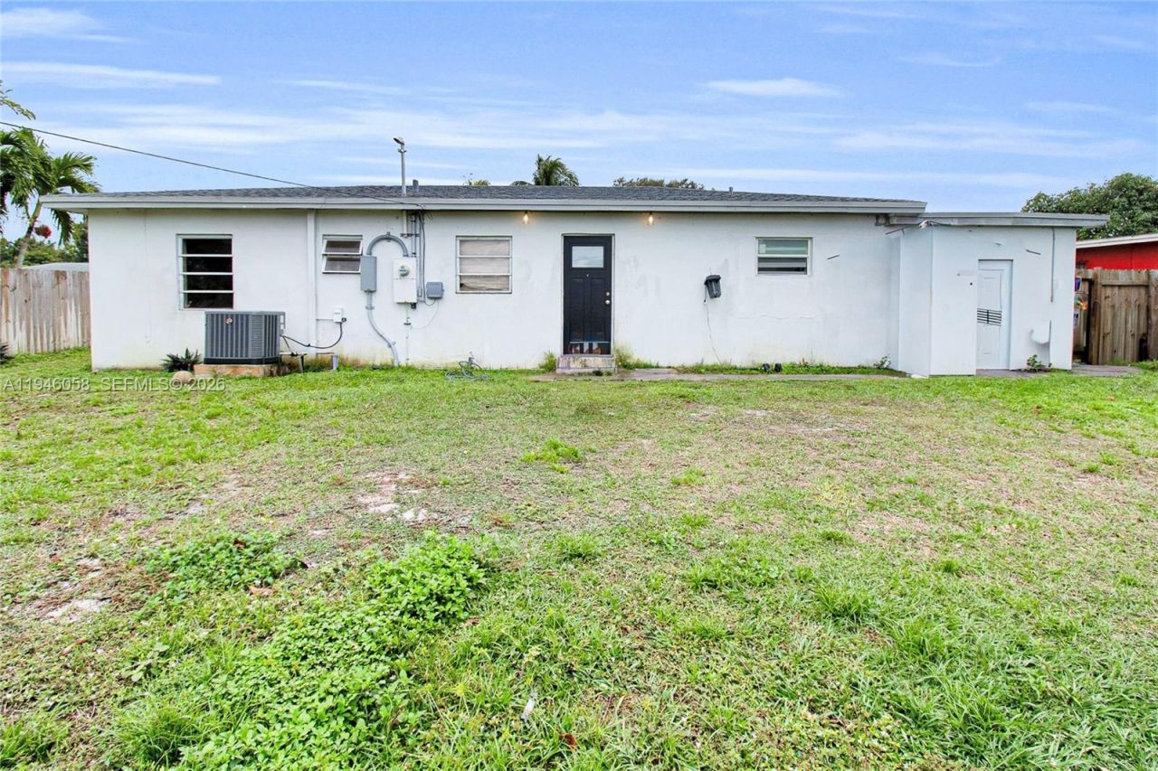 911 NW 142nd St, Miami, FL 33168 Photo