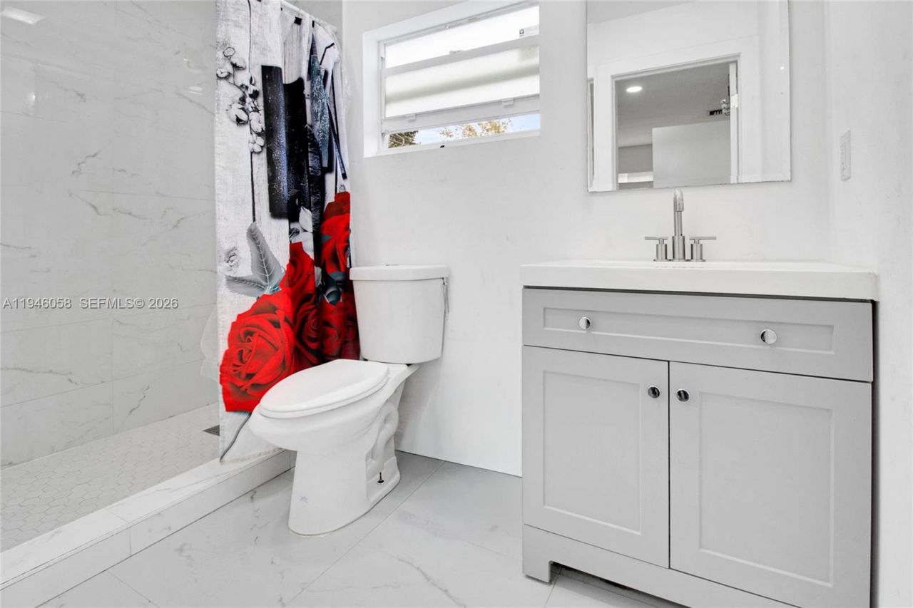 911 NW 142nd St, Miami, FL 33168 Photo