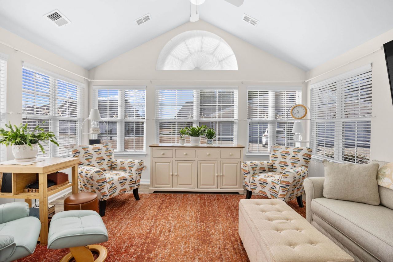 340 Arlington Circle Photo 10