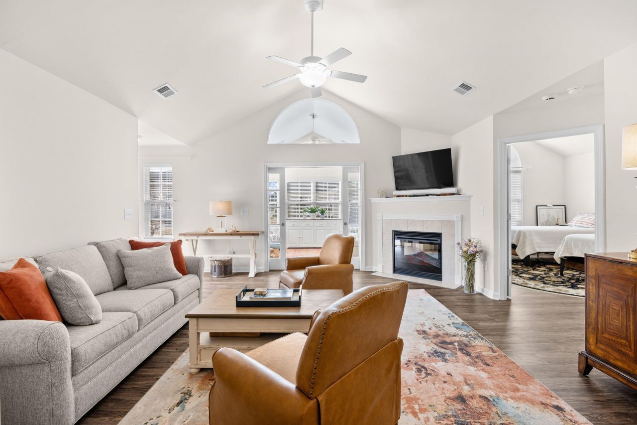 340 Arlington Circle Photo 11