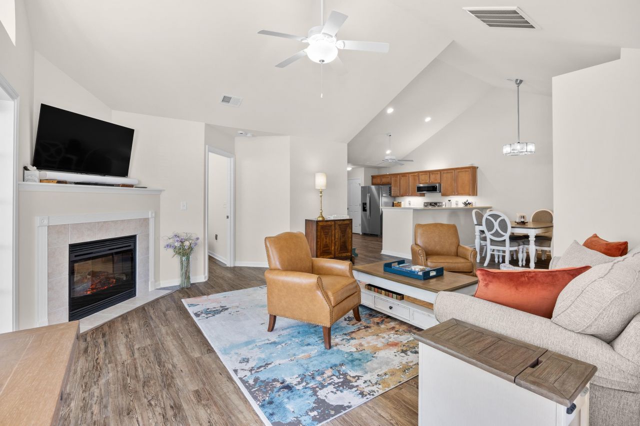 340 Arlington Circle Photo 12