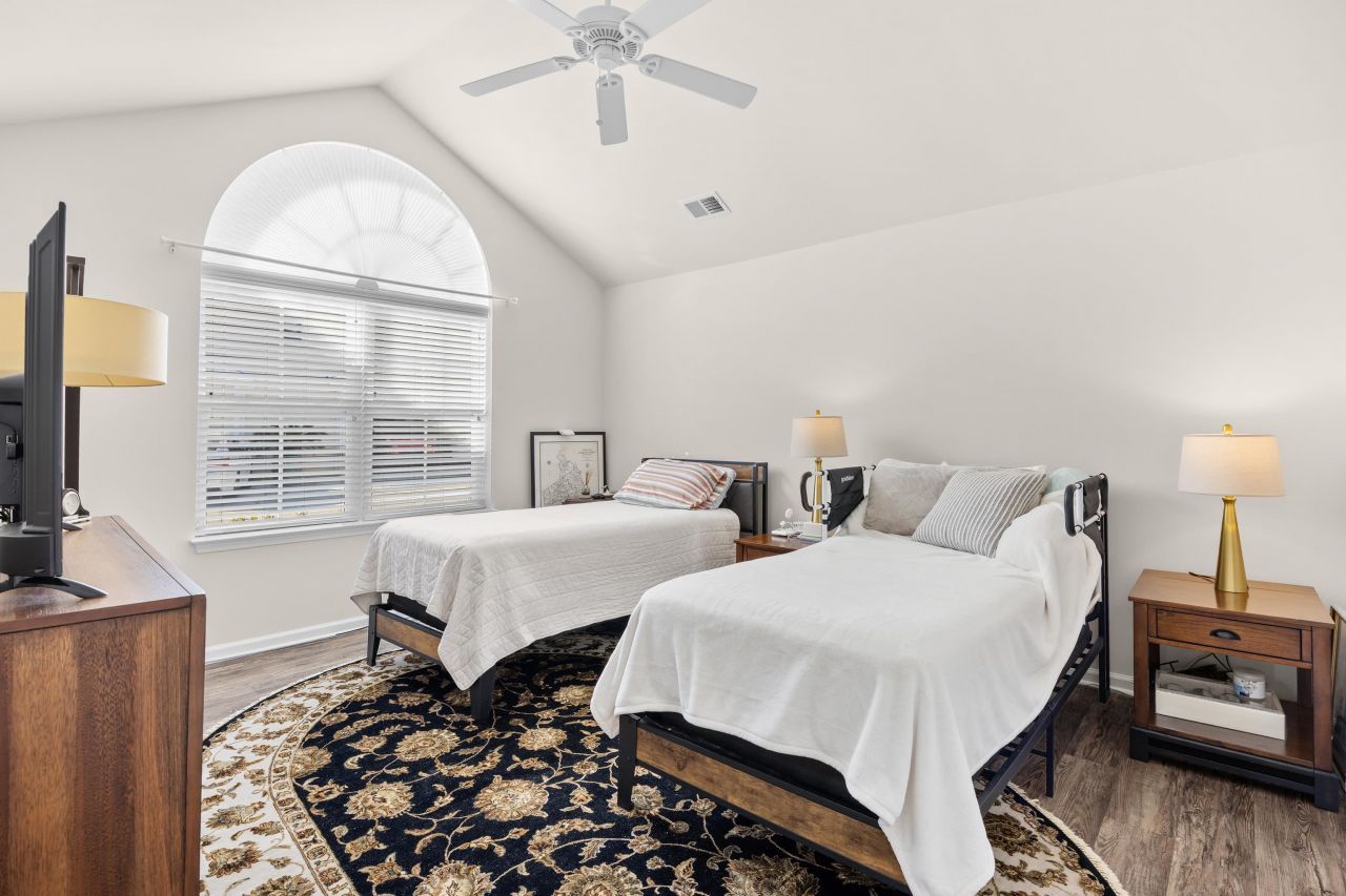 340 Arlington Circle Photo 14