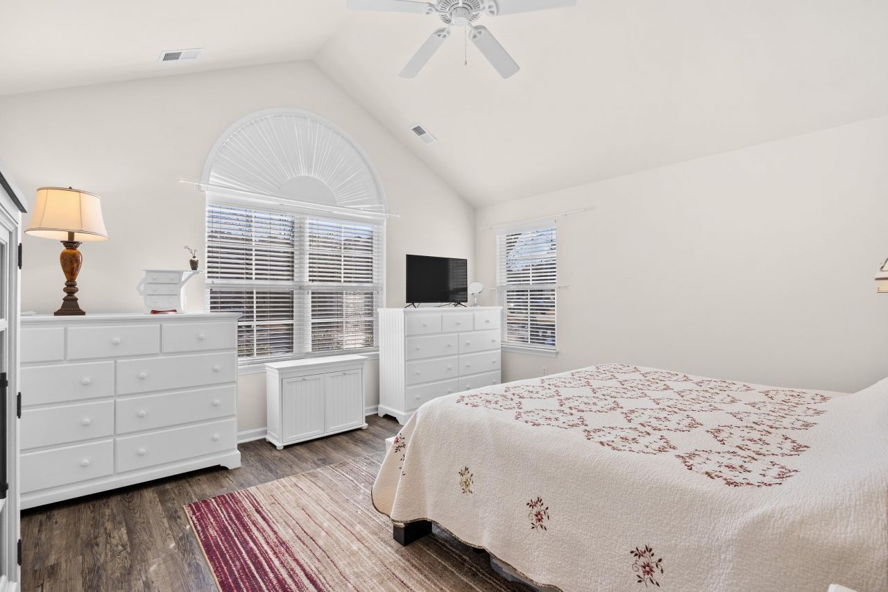 340 Arlington Circle Photo 16