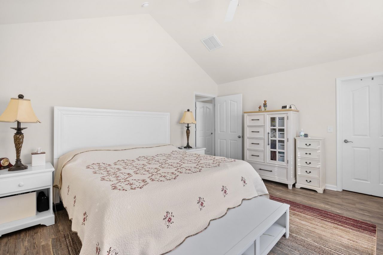 340 Arlington Circle Photo 17