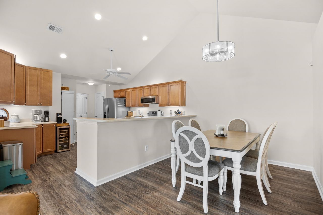 340 Arlington Circle Photo 23