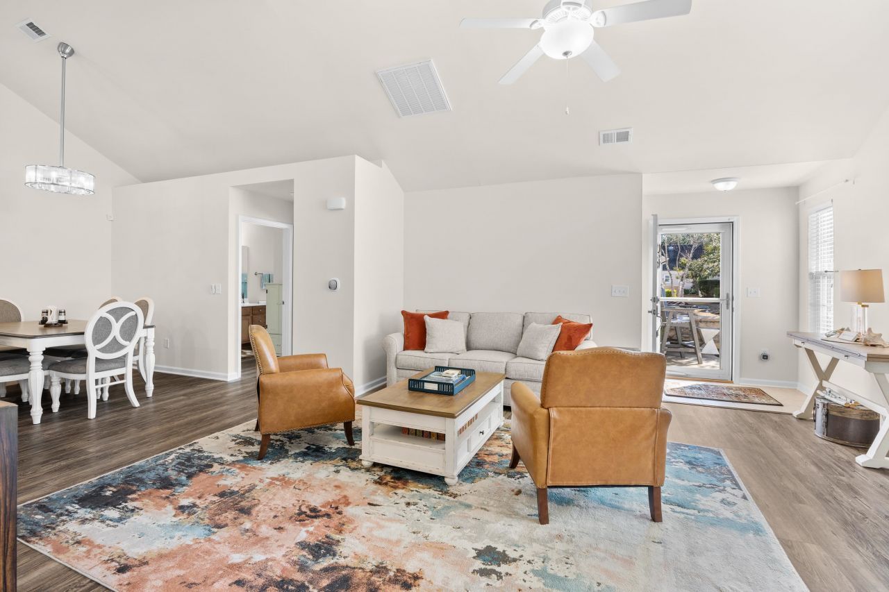 340 Arlington Circle Photo 7