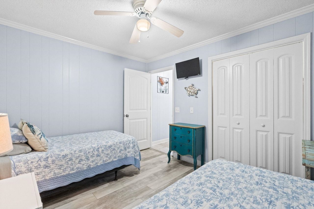 9520 Shore Dr. Photo 12