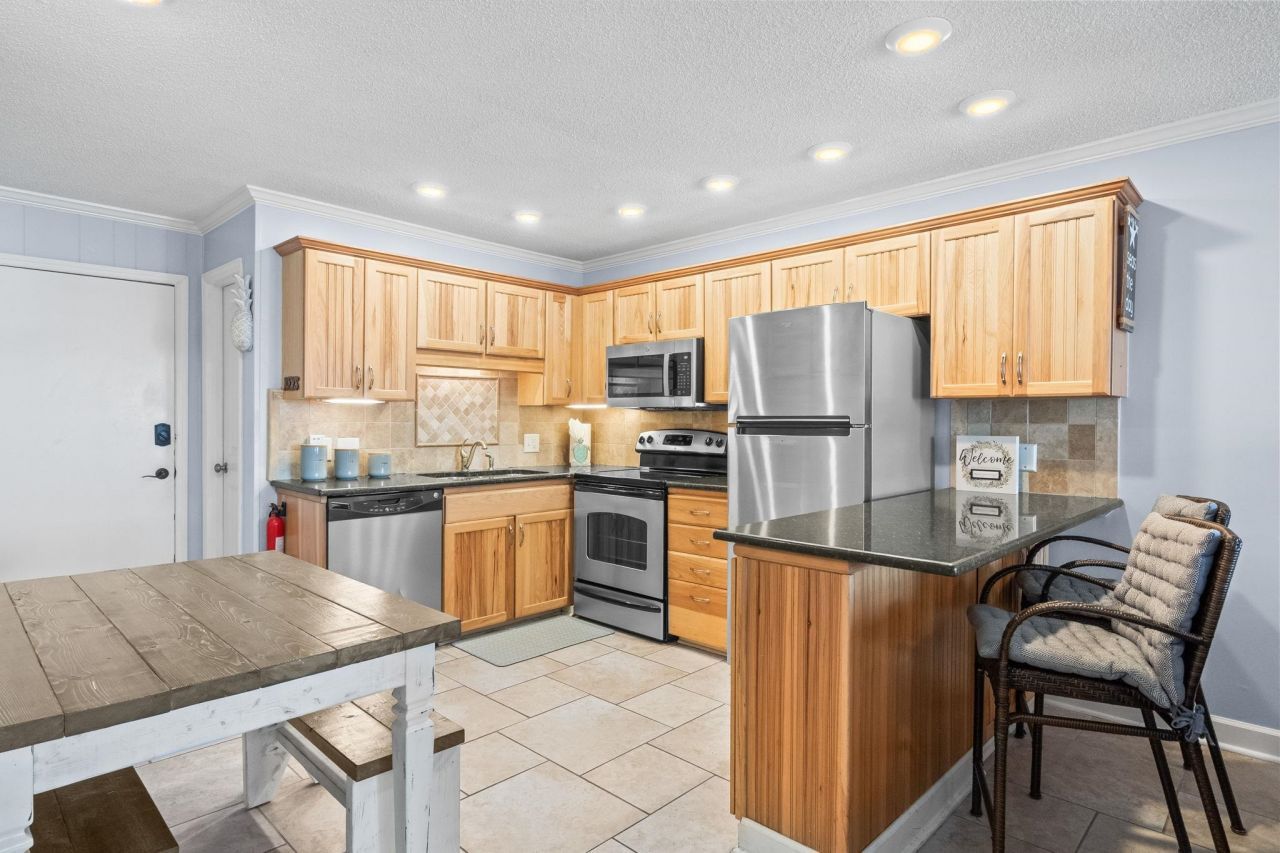 9520 Shore Dr. Photo 4