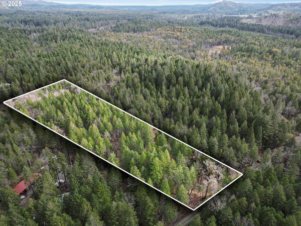 631 ARROWHEAD DR, OBrien, OR 97534