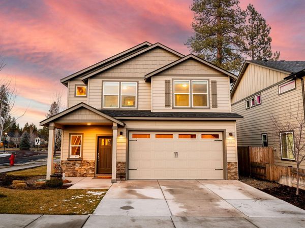 1324 W Hill Avenue, Sisters, OR 97759