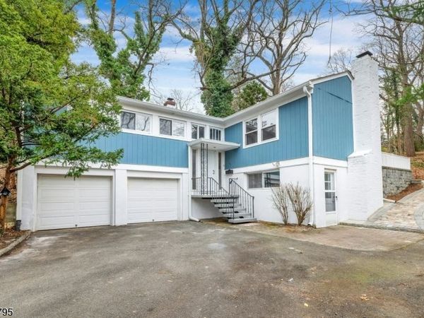 49 Pine Grove Rd, Berkeley Heights, NJ 07922