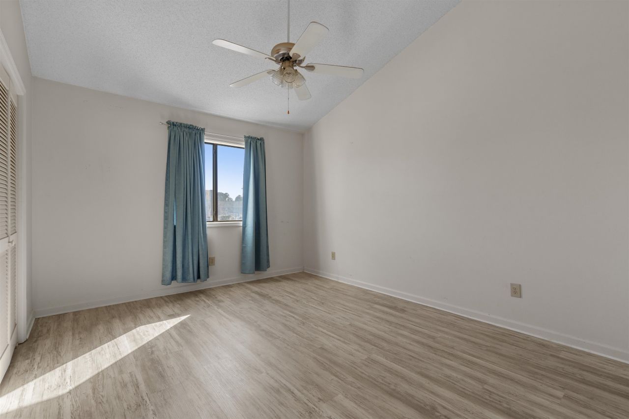 510 Fairwood Lakes Dr. Photo 17