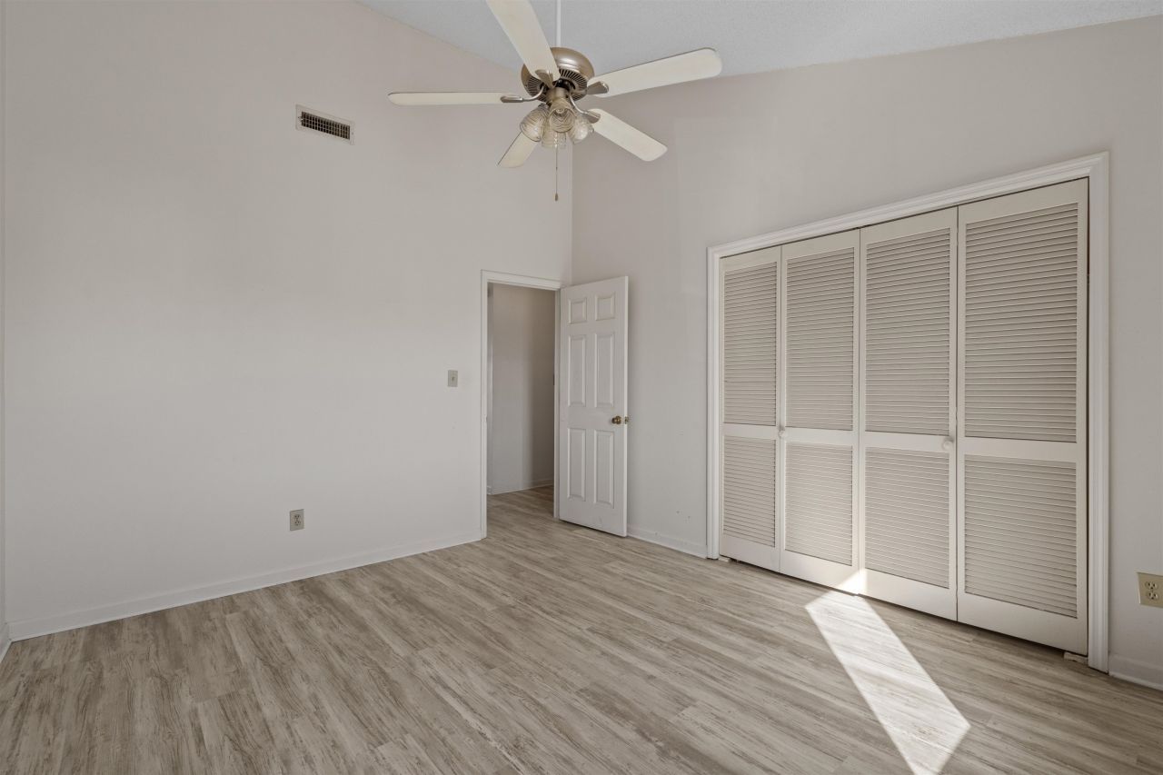 510 Fairwood Lakes Dr. Photo 18