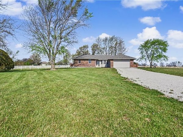 22284 Rosewood Street, Bucyrus, KS 66013