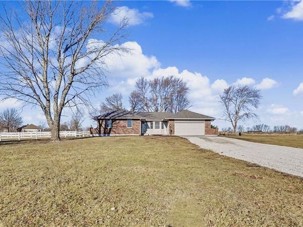 22284 Rosewood Street, Bucyrus, KS 66013