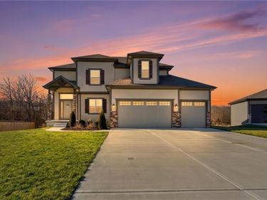 308 E Oak Street, Lone Jack, MO 64070