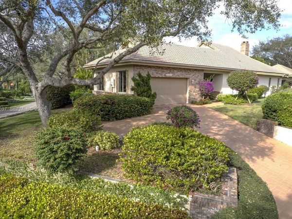 12001 SE Prestwick Ter, Tequesta, FL 33469