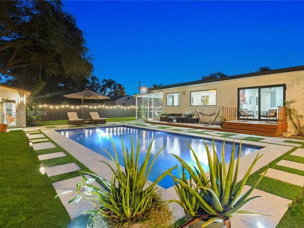 1106 NE 119th St, Biscayne Park, FL 33161