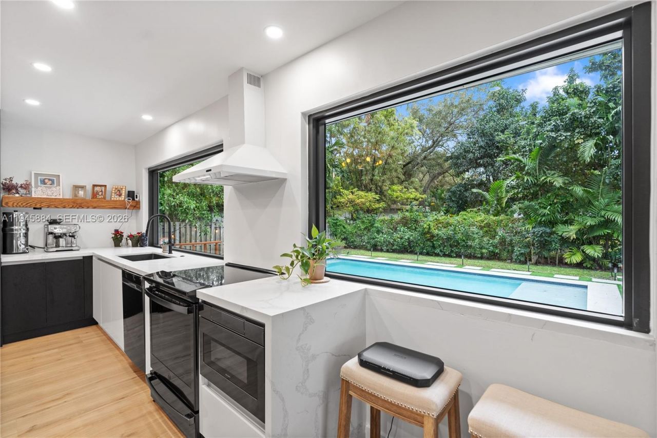 1106 NE 119th St, Biscayne Park, FL 33161 Photo