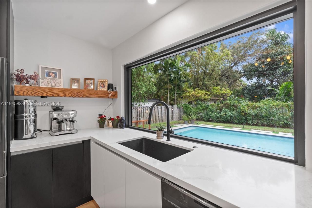 1106 NE 119th St, Biscayne Park, FL 33161 Photo