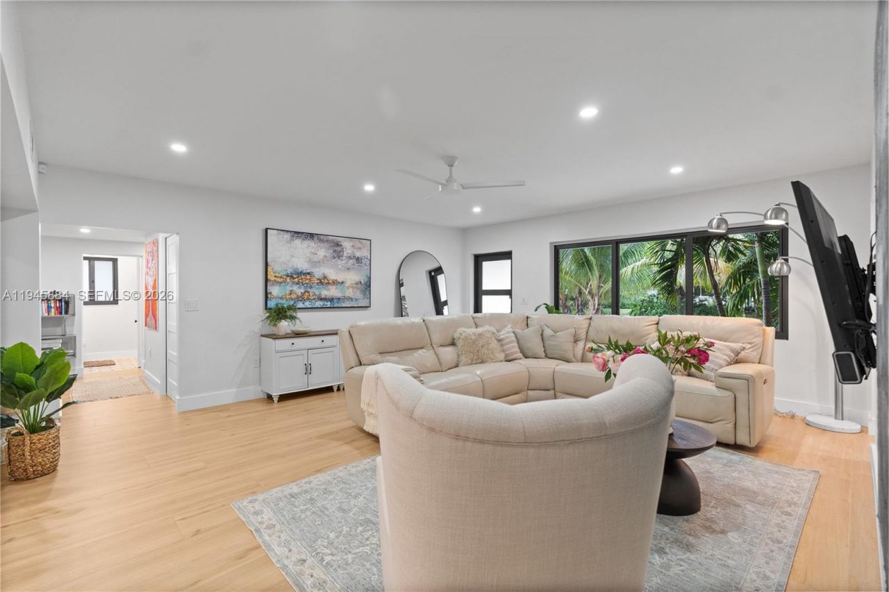 1106 NE 119th St, Biscayne Park, FL 33161 Photo