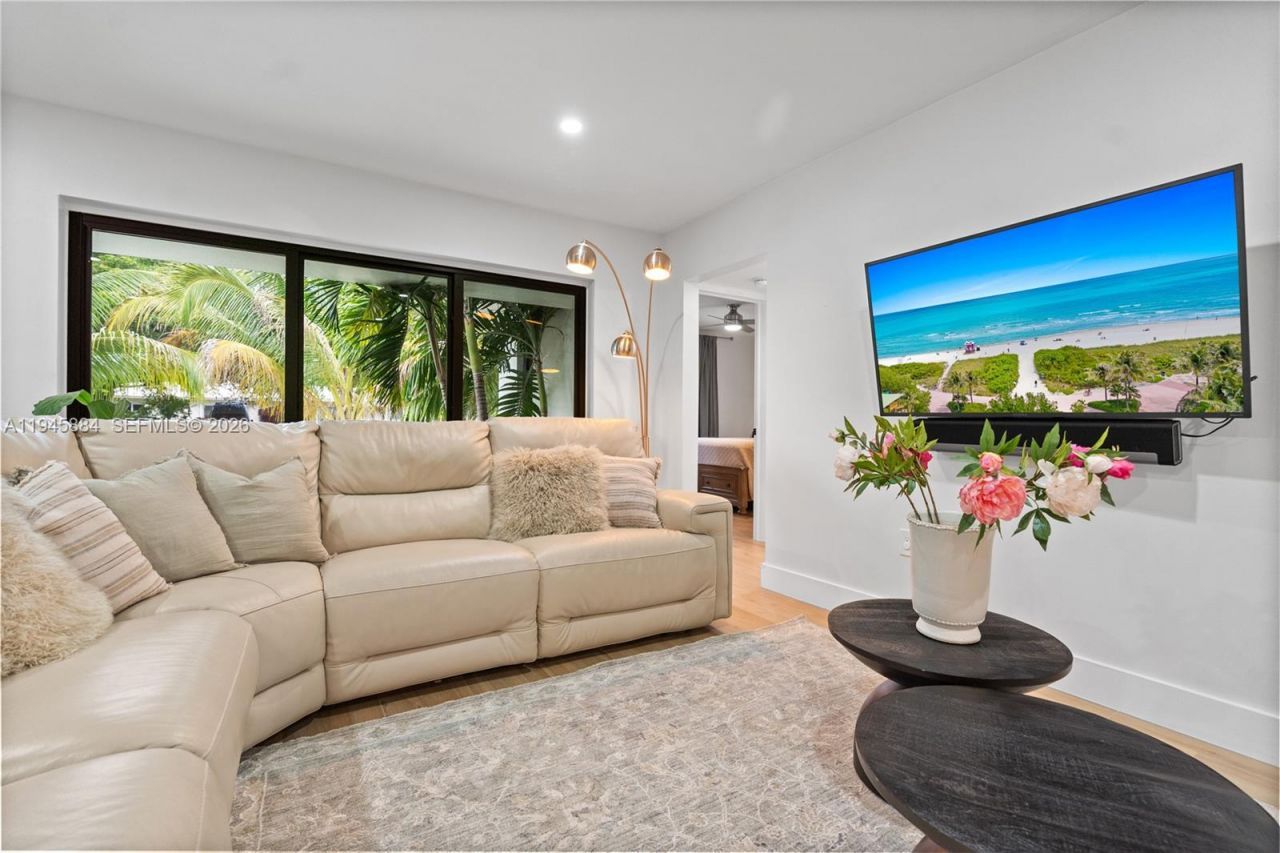 1106 NE 119th St, Biscayne Park, FL 33161 Photo