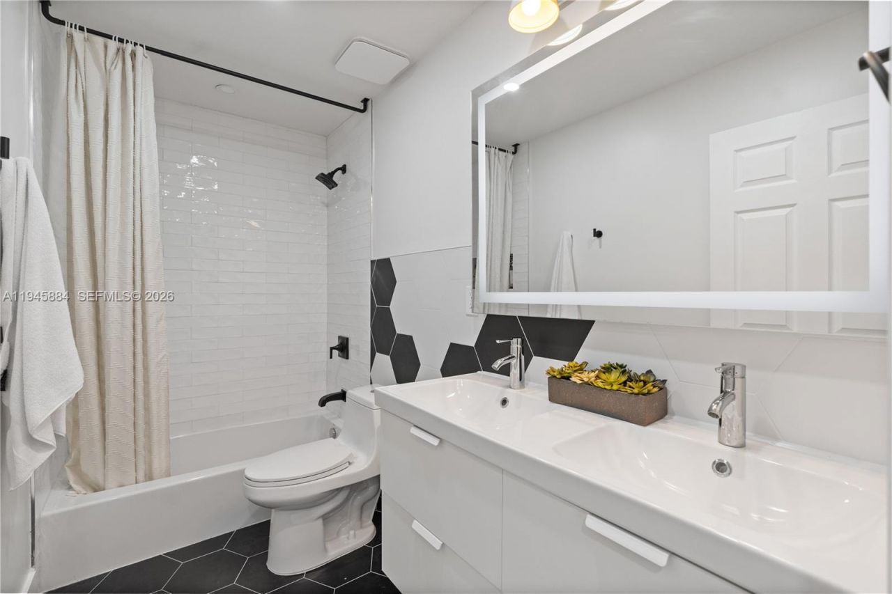 1106 NE 119th St, Biscayne Park, FL 33161 Photo