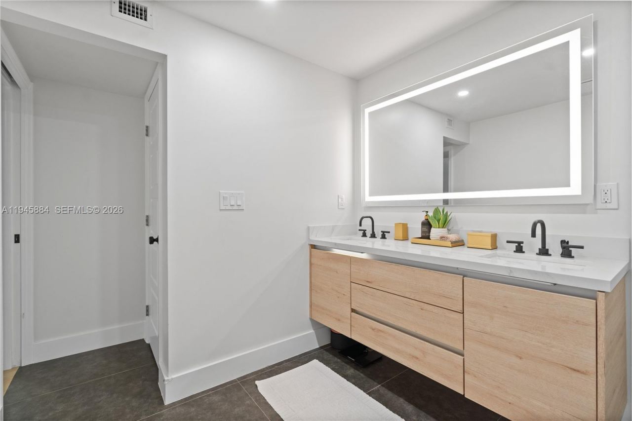 1106 NE 119th St, Biscayne Park, FL 33161 Photo