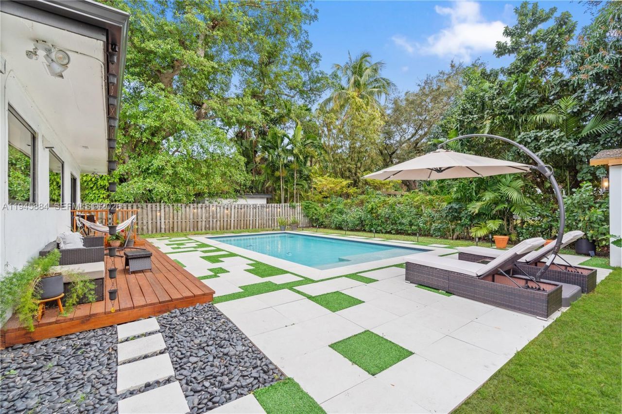 1106 NE 119th St, Biscayne Park, FL 33161 Photo