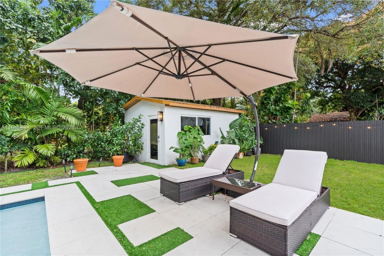 1106 NE 119th St, Biscayne Park, FL 33161 Photo