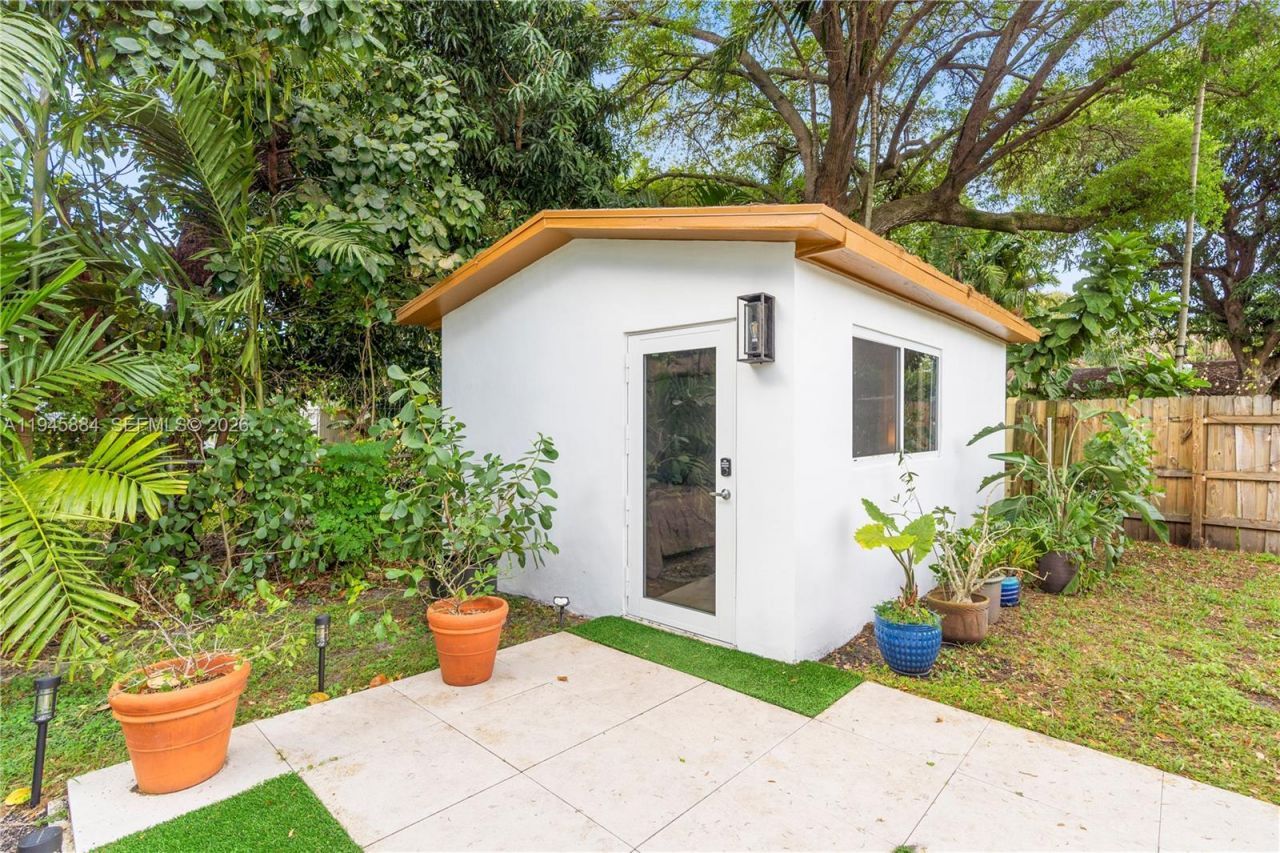 1106 NE 119th St, Biscayne Park, FL 33161 Photo