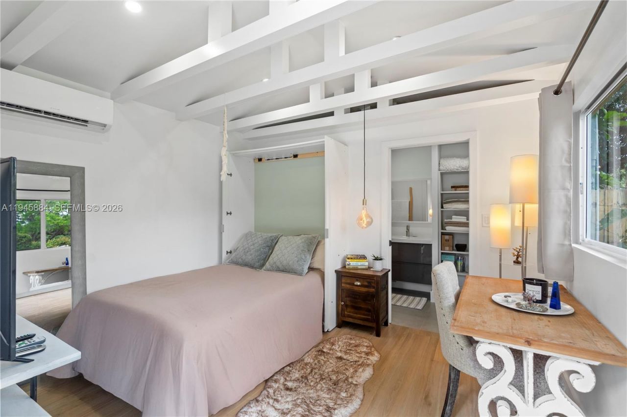 1106 NE 119th St, Biscayne Park, FL 33161 Photo