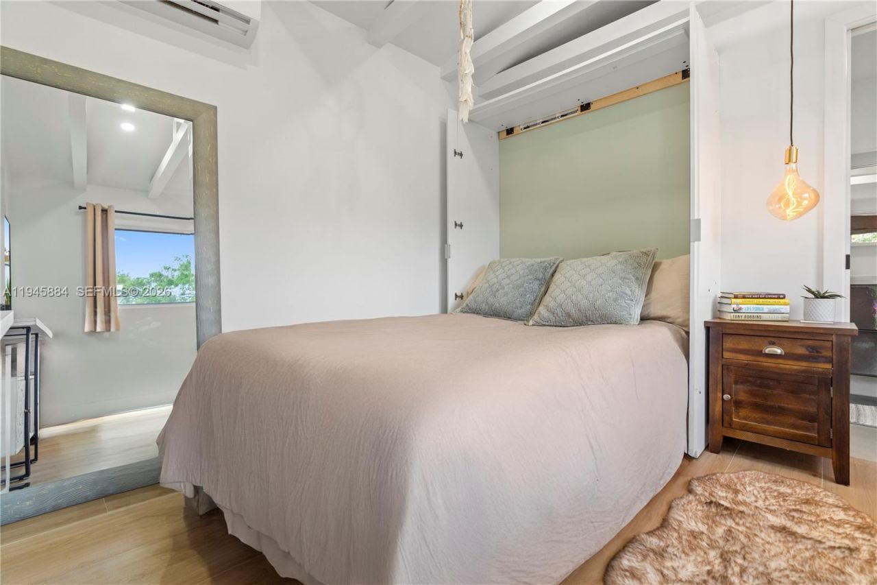 1106 NE 119th St, Biscayne Park, FL 33161 Photo