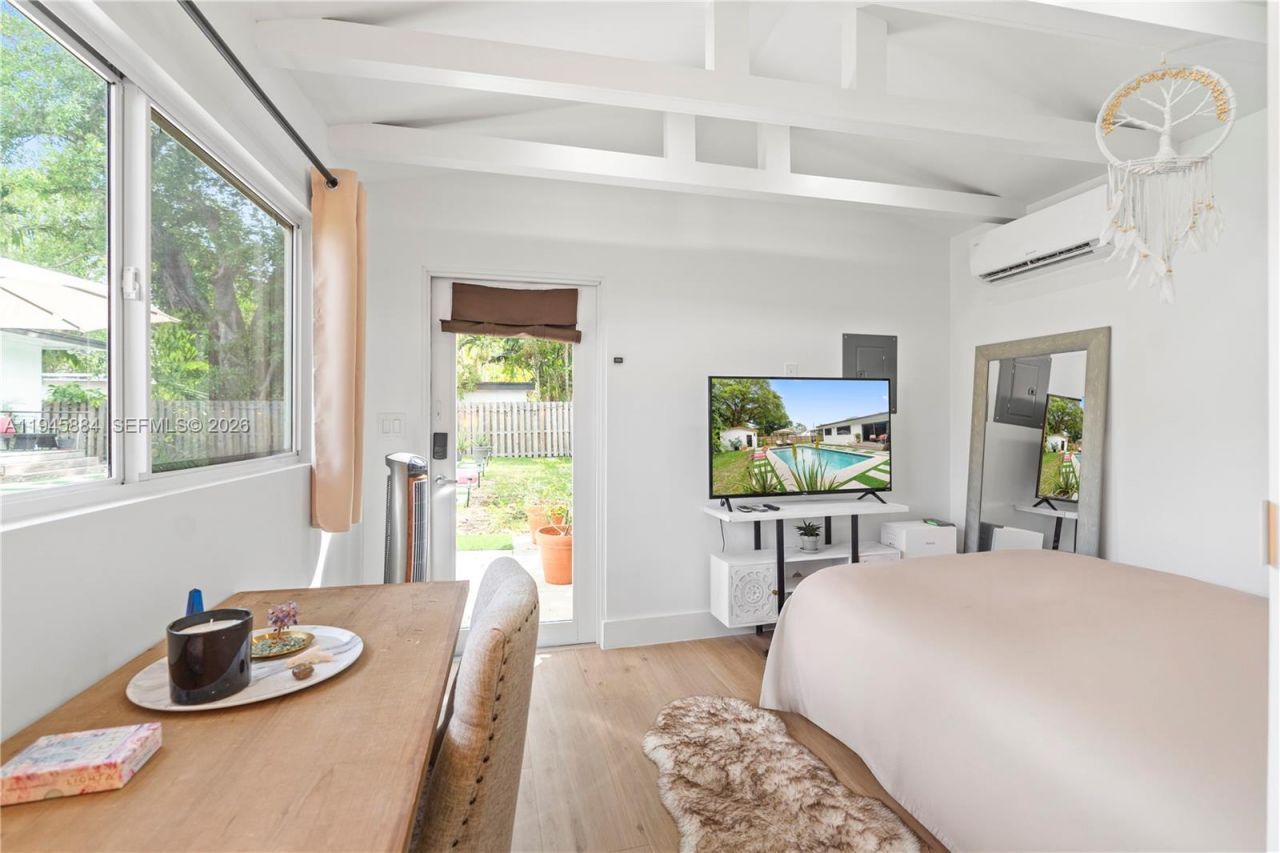 1106 NE 119th St, Biscayne Park, FL 33161 Photo