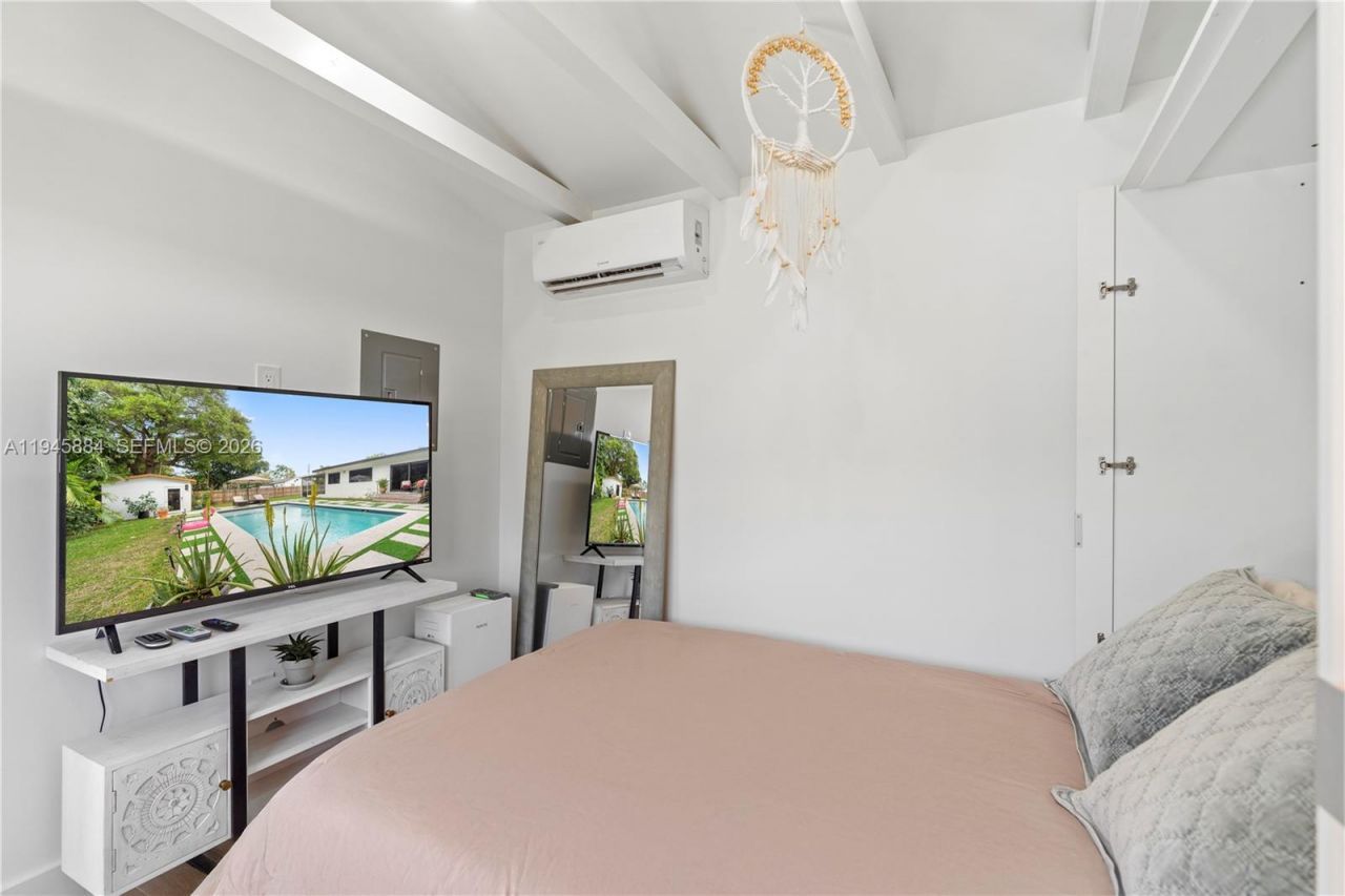 1106 NE 119th St, Biscayne Park, FL 33161 Photo