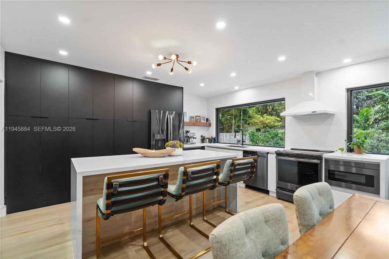 1106 NE 119th St, Biscayne Park, FL 33161 Photo