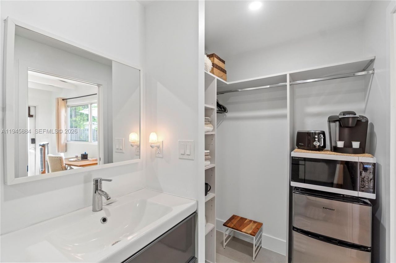 1106 NE 119th St, Biscayne Park, FL 33161 Photo