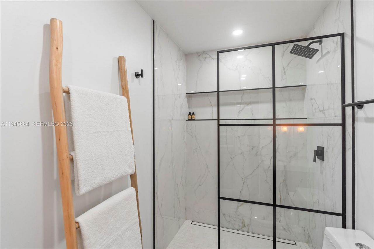 1106 NE 119th St, Biscayne Park, FL 33161 Photo