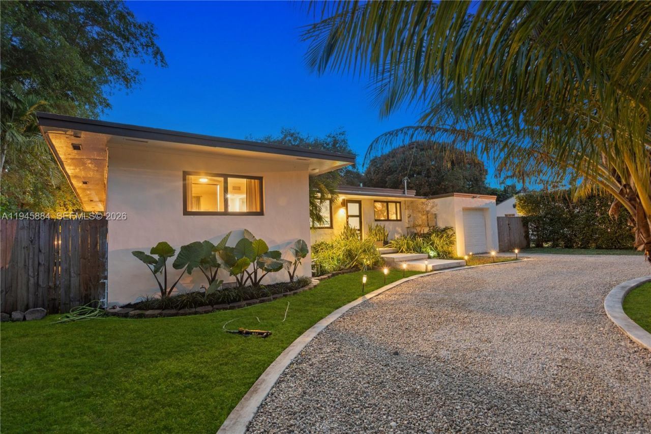 1106 NE 119th St, Biscayne Park, FL 33161 Photo