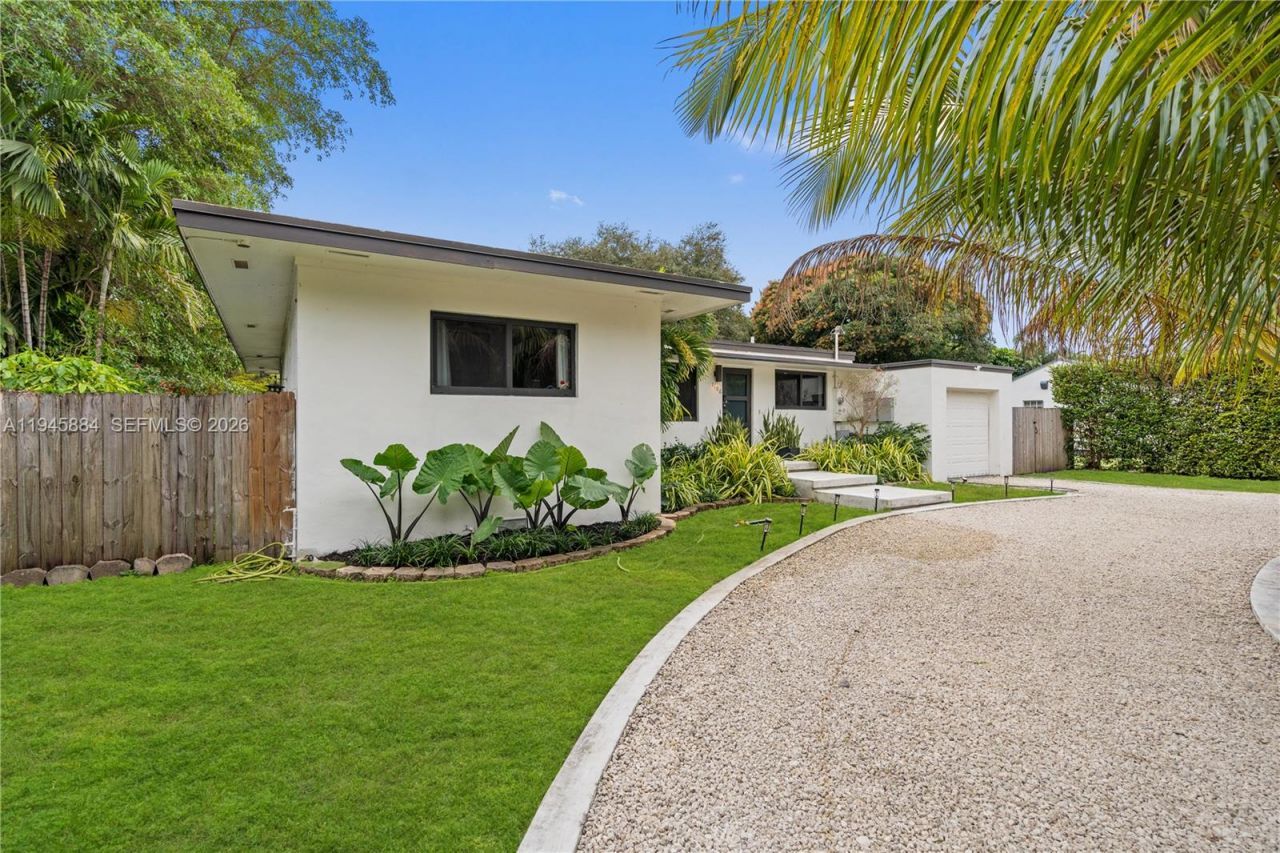 1106 NE 119th St, Biscayne Park, FL 33161 Photo