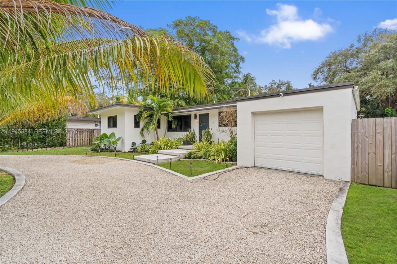 1106 NE 119th St, Biscayne Park, FL 33161 Photo