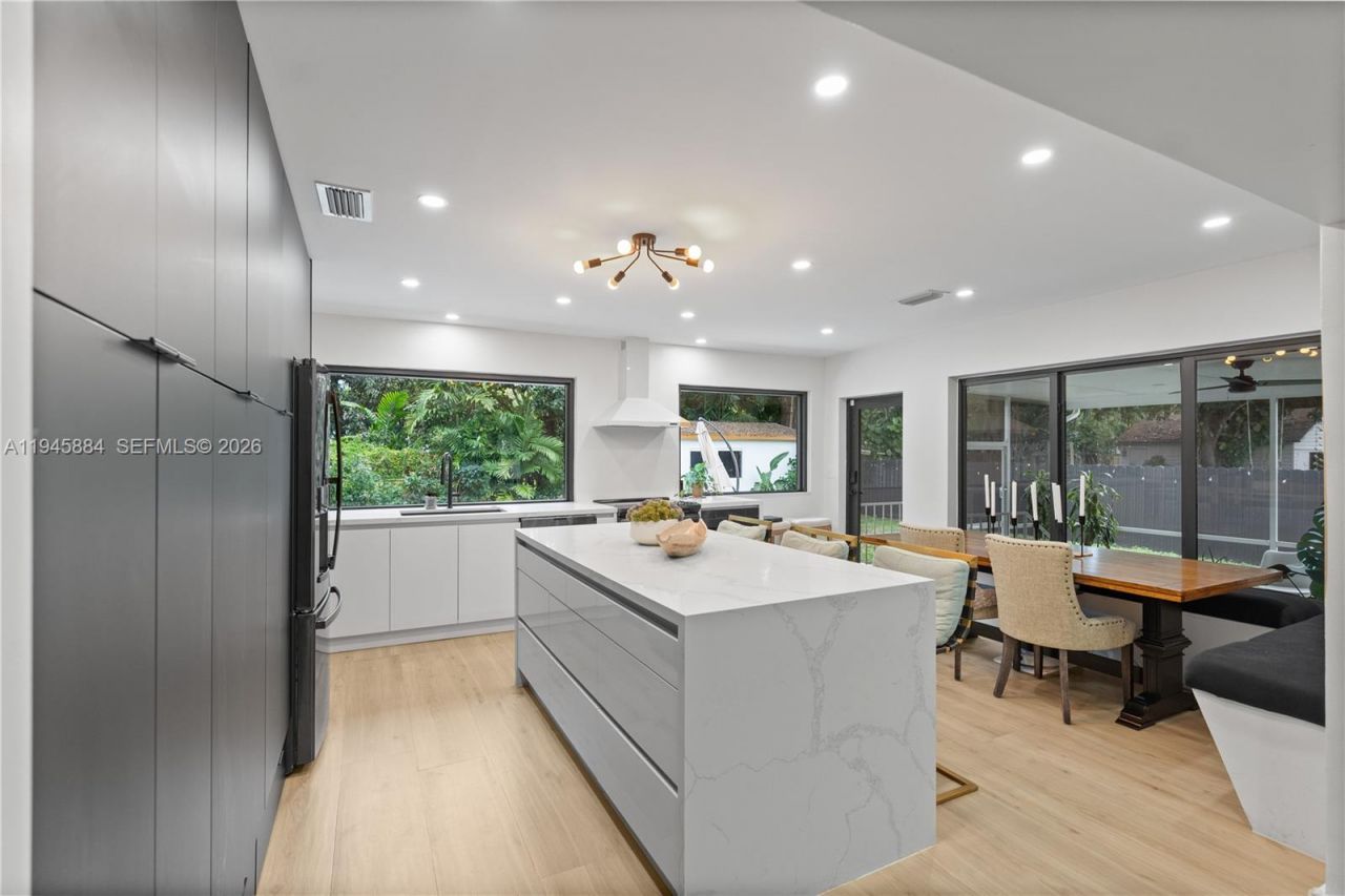 1106 NE 119th St, Biscayne Park, FL 33161 Photo