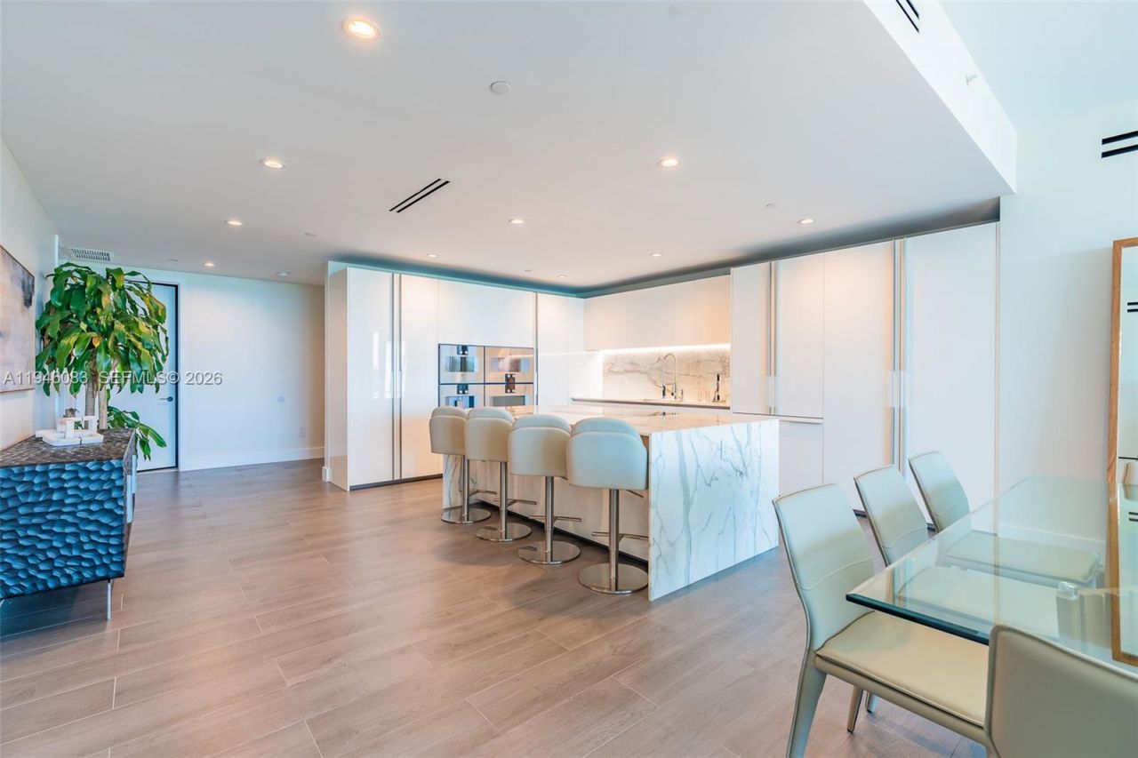 10203 Collins Ave , Unit 302, Bal Harbour, FL 33154 Photo