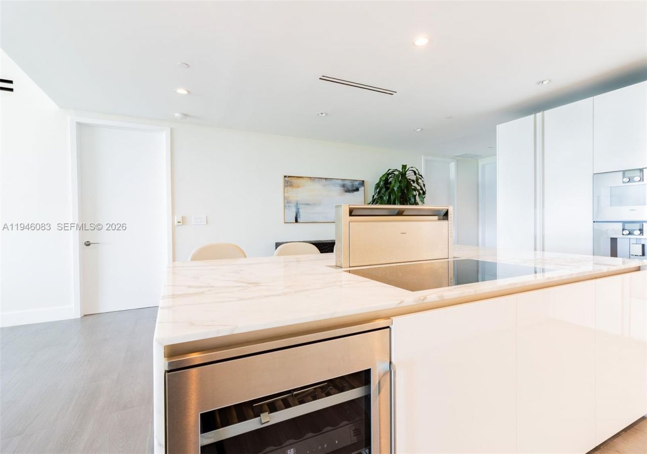 10203 Collins Ave , Unit 302, Bal Harbour, FL 33154 Photo