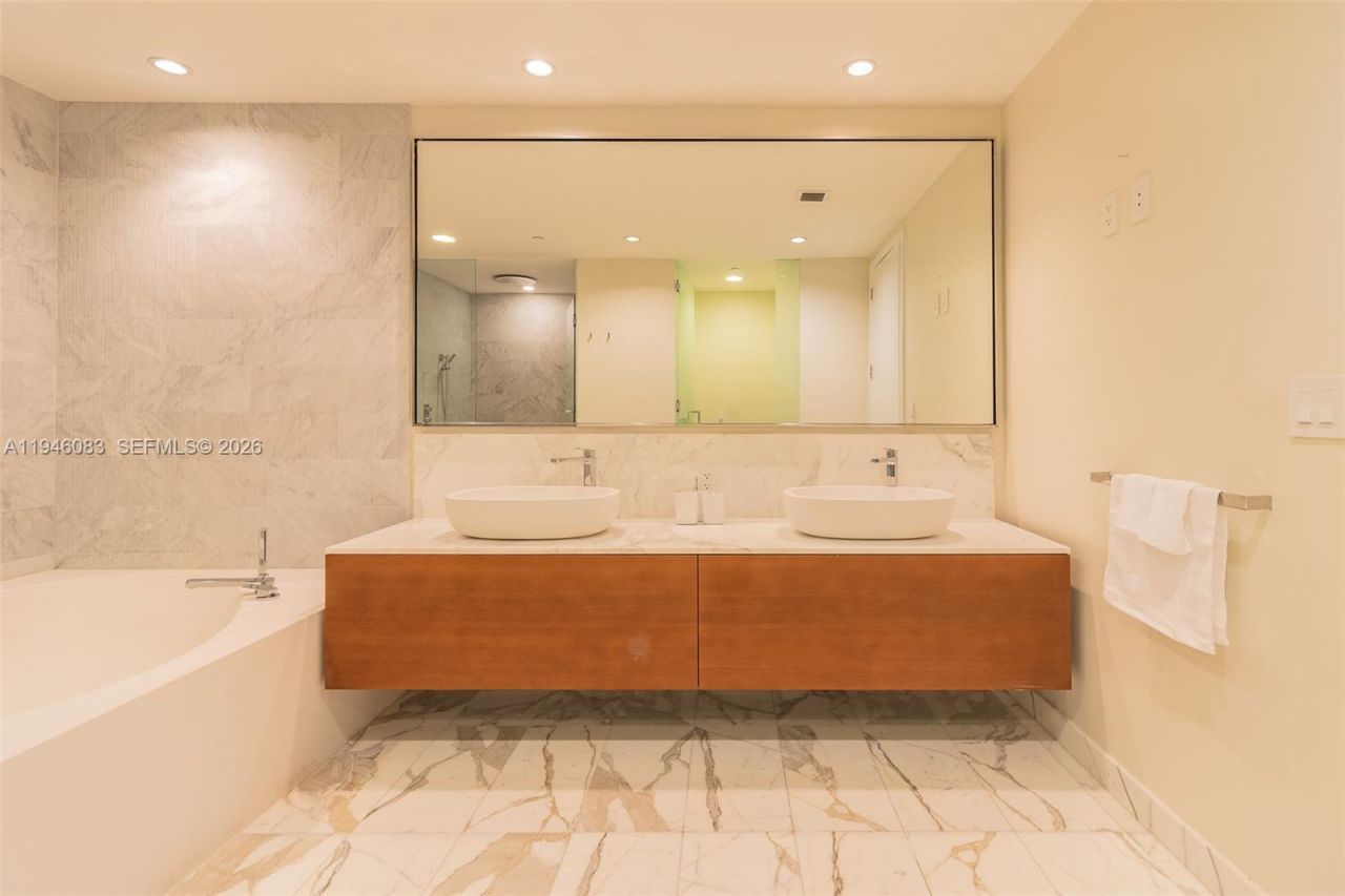 10203 Collins Ave , Unit 302, Bal Harbour, FL 33154 Photo