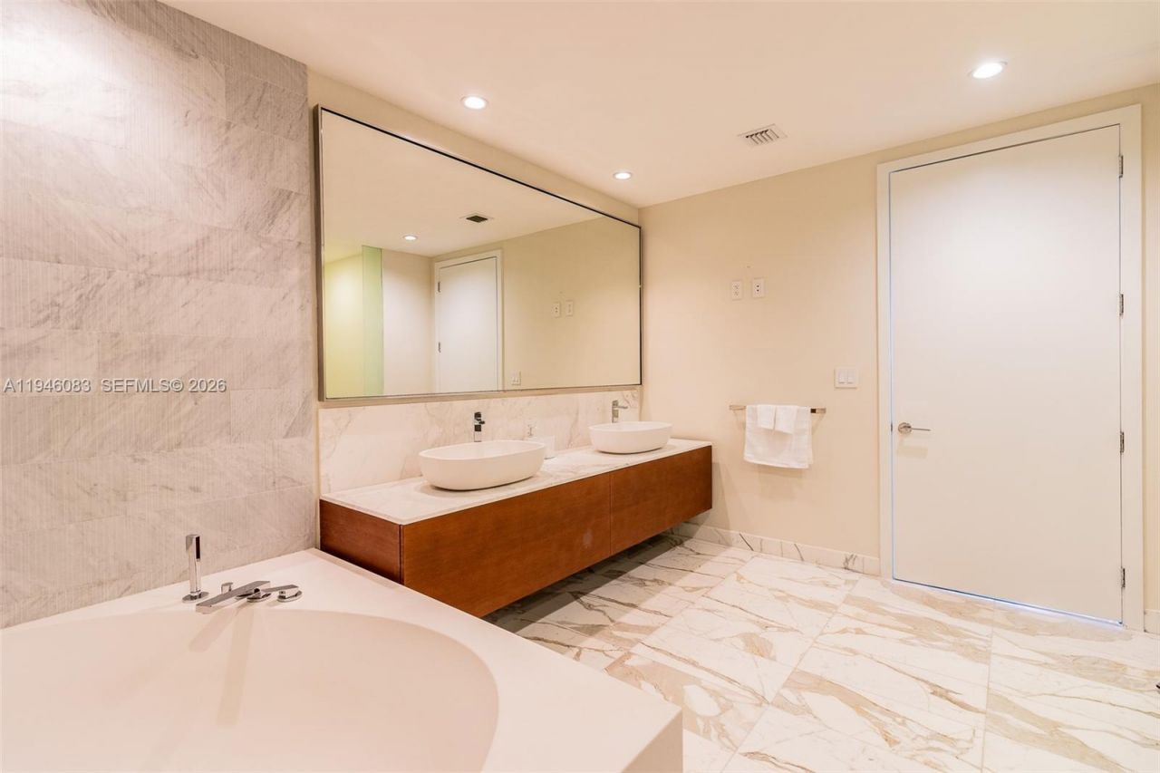 10203 Collins Ave , Unit 302, Bal Harbour, FL 33154 Photo