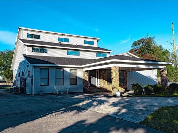 21 ELMWOOD Court, Destrehan, LA 70047