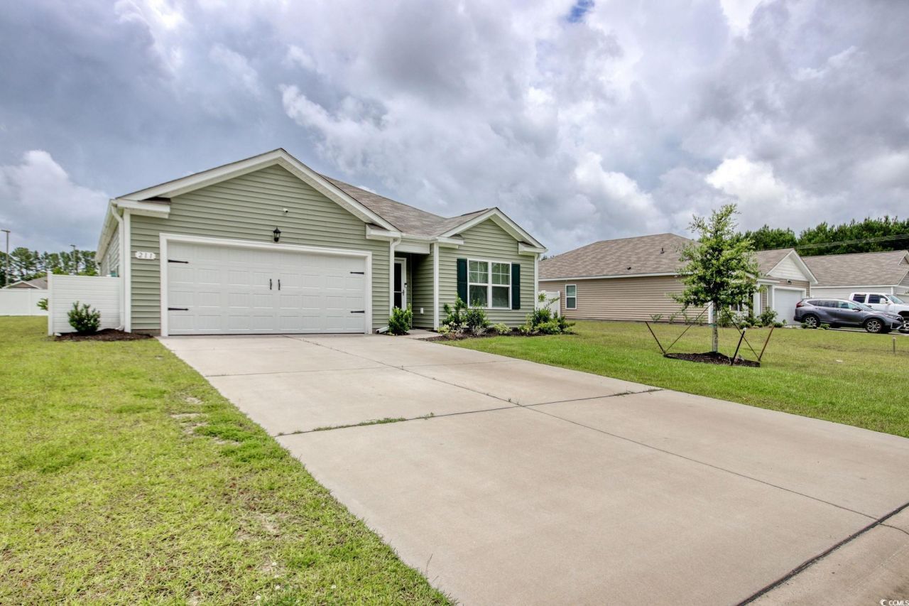 211 Seasons Trace Loop Photo 1