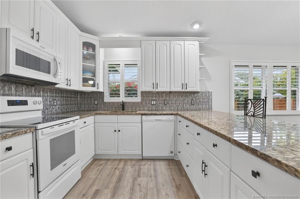 9275 SE Mercury Street, Hobe Sound, FL 33455 Photo